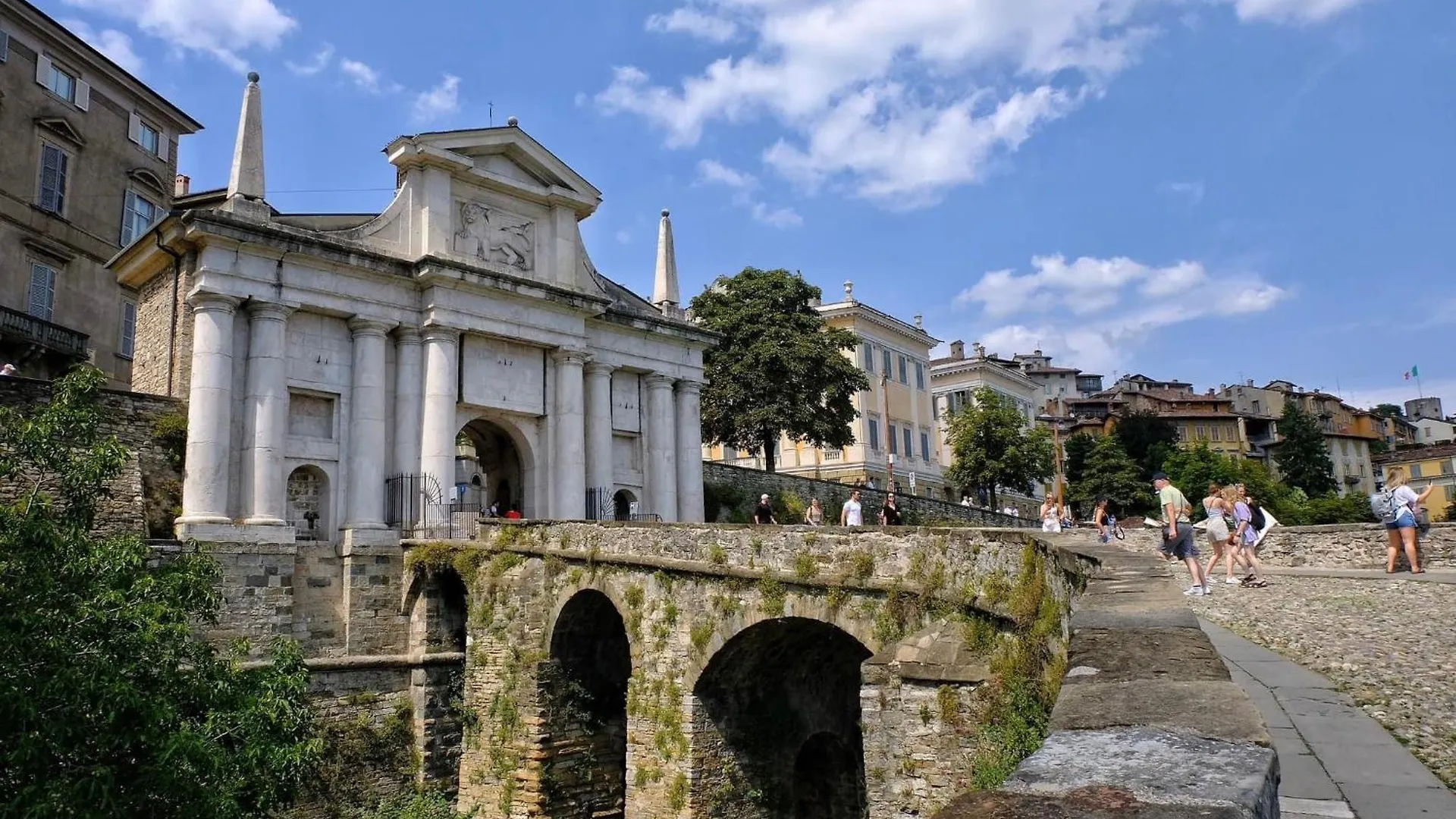 Borgo D'Oro Loft Apartment Bergamo Italy